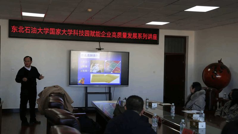 商标转让费用通常包括以下几部分：
